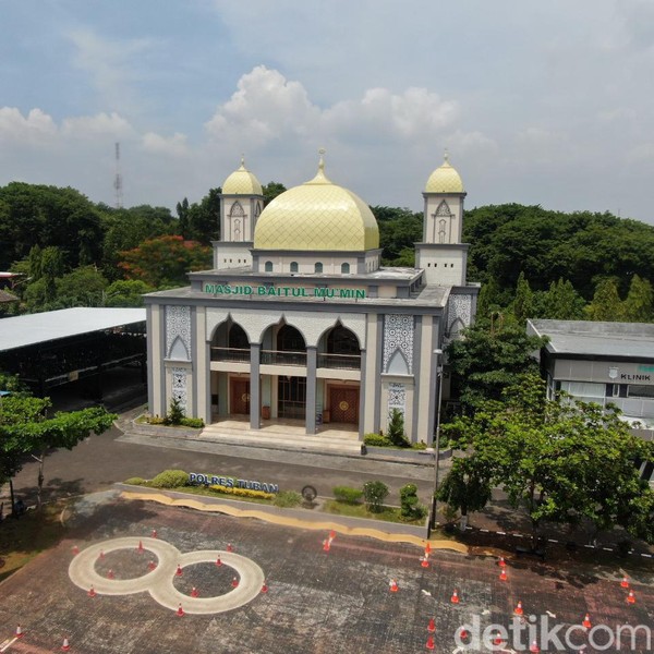 Ruang Beribadah yang Menyatu dengan Alam Cilacap
